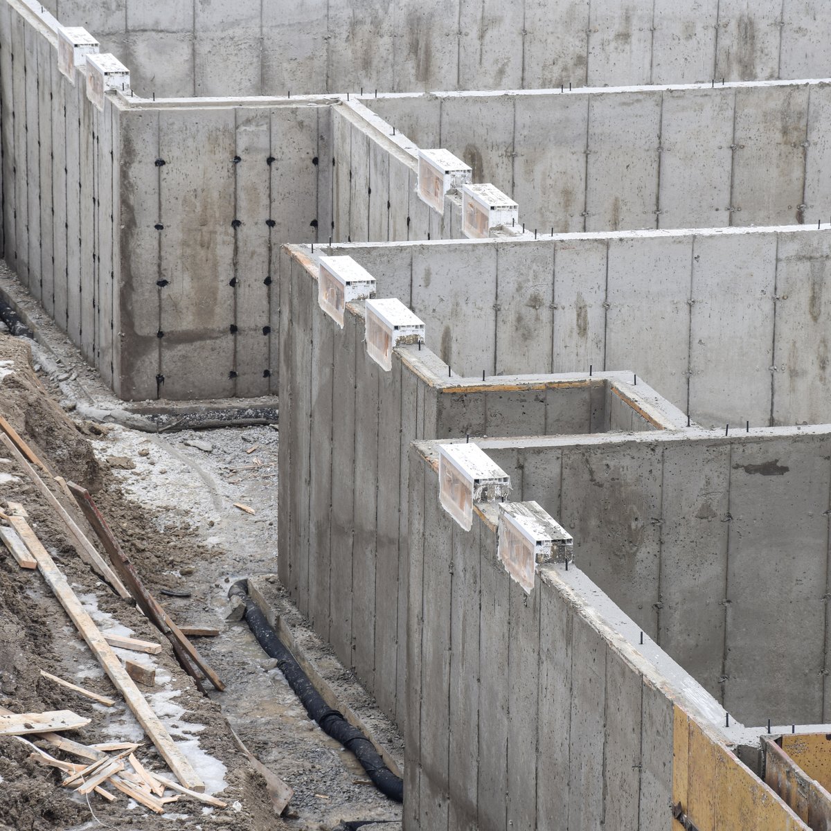 Newly poured concrete foundation walls in an open excavation with drain tile - foundation and concrete repair in Chicago, IL by MasonryPros.us